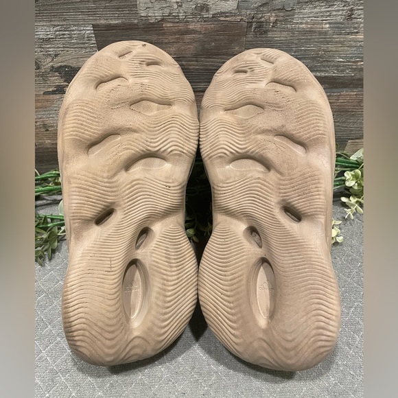 Yeezy Foam Runner “Stone Sage” Size 9 Men’s - Picture 7 of 8